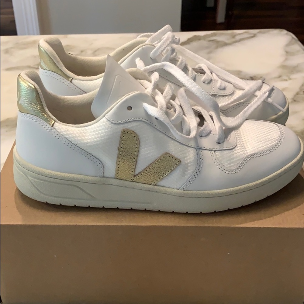 Veja V-10 Sneakers